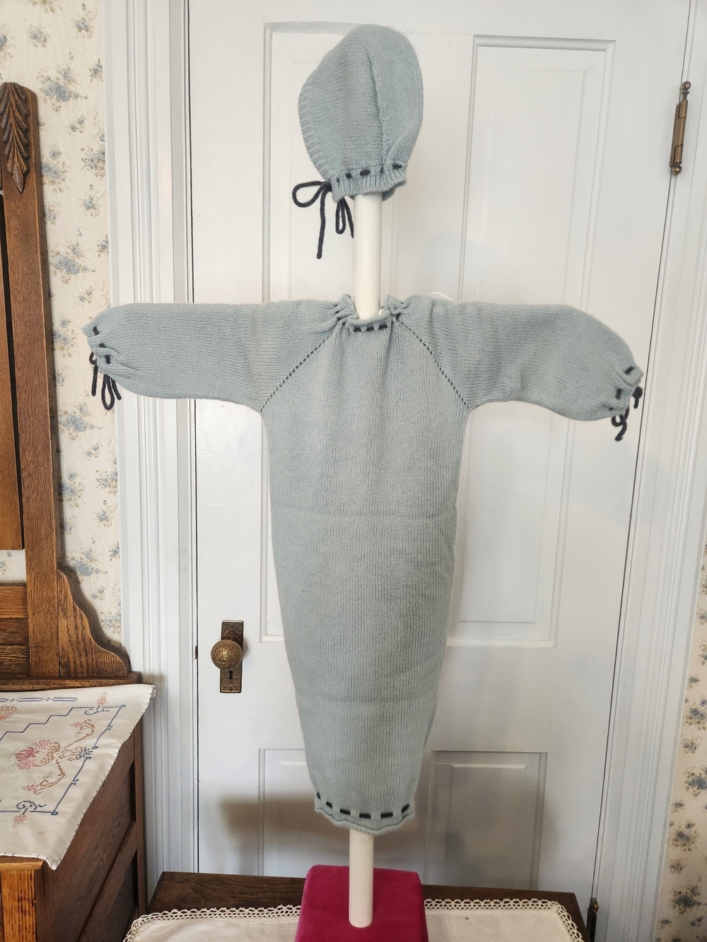 100% American Cashmere Light Blue and Navy Giraffe Baby Sacque One Size - Picture 3 of 12